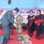 मुख्य बुँदा भक्तपुर नगरपालिकाको आयोजनामा दाफा प्रदर्शनीको भव्य उद्घाटन कार्यक्रम जेठ १५ र १६ गते नासमना टोलमा सञ्चालन हुने उद्घाटन नगर प्रमुख सुनिल प्रजापतिले गर्नुभयो संस्कृति संरक्षण र नयाँ पुस्तामा हस्तान्तरण गर्ने उद्देश्य दाफा भजनलाई मौलिक सांस्कृतिक पहिचानको महत्वपूर्ण अंश भनियो दाफा र भजनलाई लिपिबद्ध गर्ने कार्य भइरहेको जानकारी प्रगतिशील भजन प्रतियोगिता सञ्चालनलाई नगरपालिकाको विशेष पहल सांस्कृतिक ¥याली दत्तात्रयबाट नासमना सम्म प्रदर्शन गरिएको वडा अध्यक्ष तथा जनप्रतिनिधिहरूको उल्लेखनीय सहभागिता भक्तपुरको कला, संस्कृति र सम्पदा संरक्षण अभियानलाई निरन्तरता