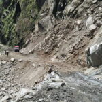 महभिरमा पहिरो खस्दा बेनी–जोमसोम सडक अवरुद्ध