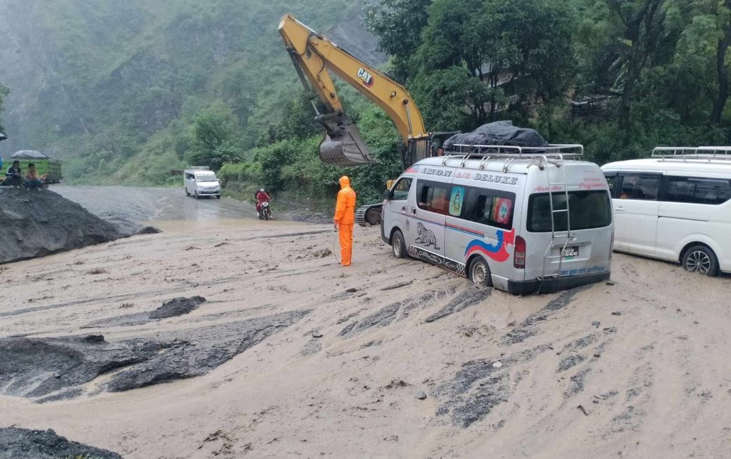 वीपी राजमार्गसहित विभिन्न सडक अवरुद्ध, केही ठाउँमा एकतर्फी सञ्चालन image