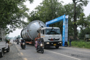 रास्वपाको स्वागत गेट हटाएर ५ भारतीय ट्रक गन्तव्यतर्फ पठाइयो image