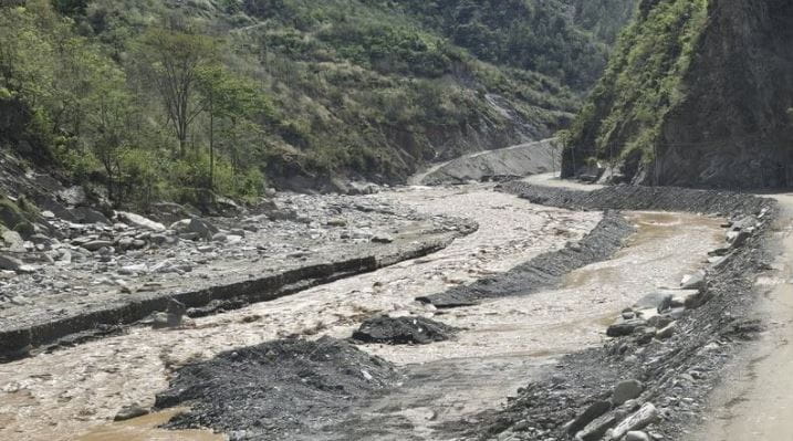 बाढी-पहिरोले देशभरका प्रमुख राजमार्ग अवरुद्ध, काठमाडौँ-कोशी-बागमतीका सडक ठप्प