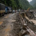 मनसुन सक्रिय, मुख्य राजमार्गमा पहिरो र मर्मतले यातायात प्रभावित