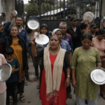 खाना नपाएको भन्दै खरिपाटी होल्डिङ सेन्टरमा सुकुमवासीको प्रदर्शन