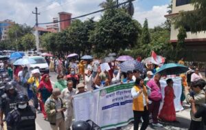 बचत फिर्ताको माग गर्दै माइतीघरमा सहकारी पीडितको प्रदर्शन image