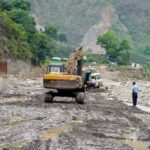 मुख्य बुँदा बाढी, पहिरो र सडक मर्मतका कारण विभिन्न राजमार्ग प्रभावित। बीपी राजमार्ग र कुलेखानी–फर्पिङ सडकखण्ड पूर्ण रूपमा बन्द। रुकुम पश्चिमको भेरी करिडोर र पर्वतको भित्री सडक पनि अवरुद्ध। भोजपुर, स्याङ्जा र रोल्पाका केही सडक एकतर्फी सञ्चालनमा। यात्रा अघि सडक अवस्थाबारे जानकारी लिएर मात्र यात्रा गर्न आग्रह।