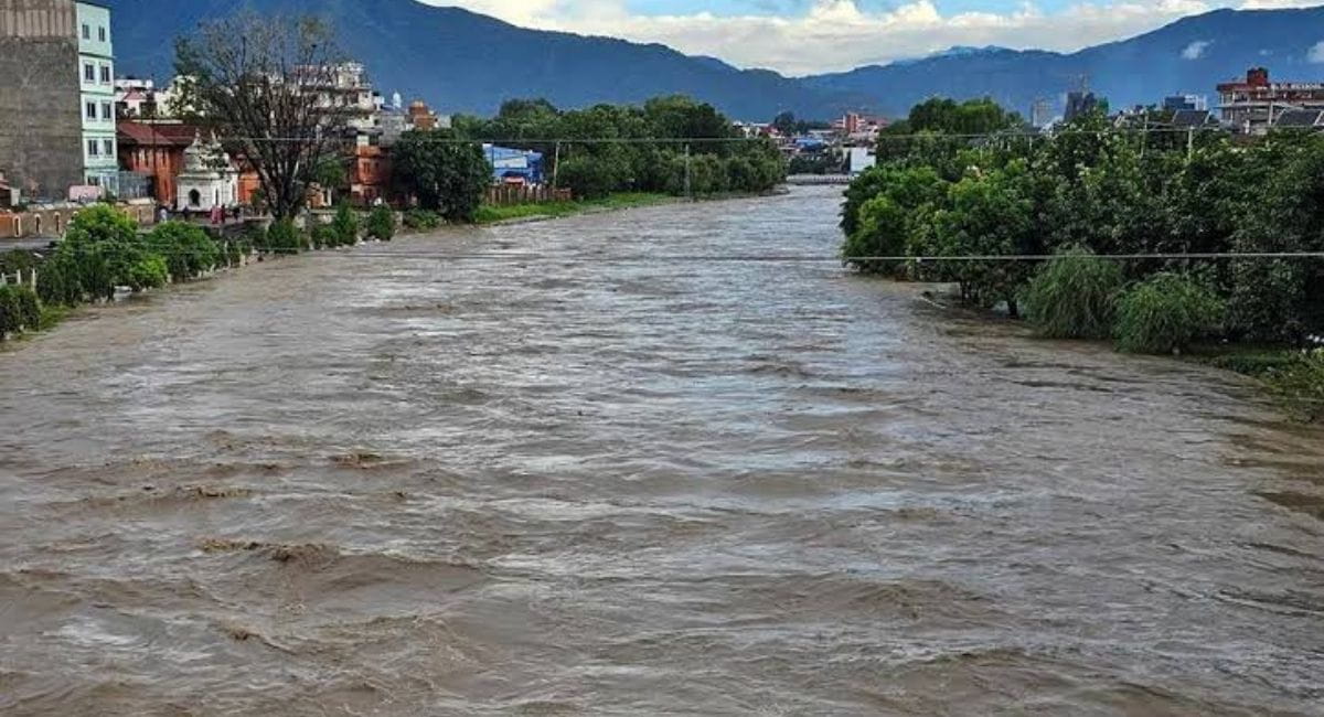 १२ जिल्लाका साना नदीमा आकस्मिक बाढीको जोखिम, नदी तटीय क्षेत्रमा उच्च सतर्कता अपनाउन आग्रह image