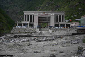 सिन्धुपाल्चोकको तातोपानी भन्सार क्षेत्रमा सुख्खा पहिरो खस्दा सशस्त्र प्रहरीको बीओपीमा भौतिक क्षति image