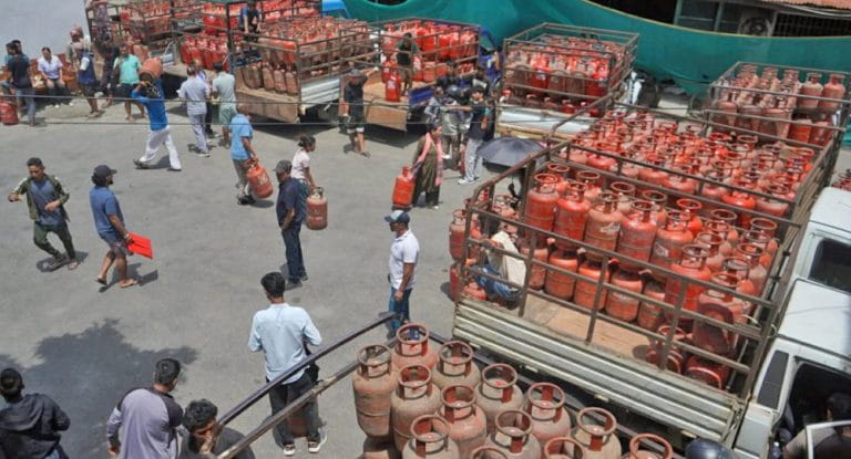 सरकारले अब आफैं ग्यास बेच्ने छैन, नियमित प्रक्रियाबाटै बिक्रेतामार्फत बिक्री हुने