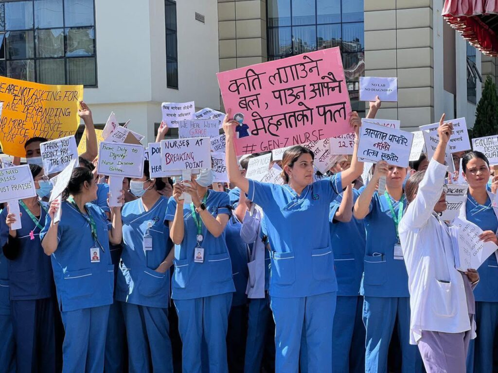 नर्सिङ सुधारको माग गर्दै वीर अस्पतालमा प्रदर्शन
