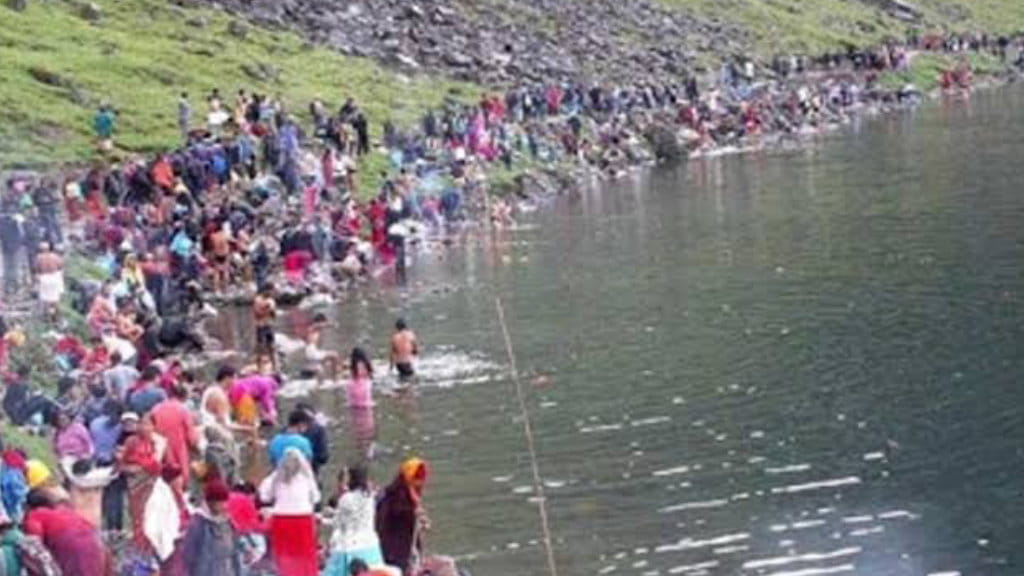 गोसाइँकुण्डबाट फर्किने पर्यटकलाई मन्त्रालयको आग्रह : धुन्चेतर्फको नियमित सडकमार्ग प्रयोग नगर्नु