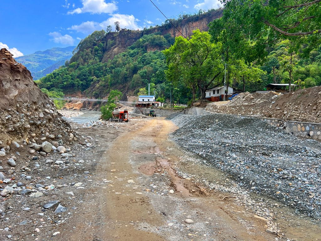 सात महिनामा सक्नुपर्ने दुई किमी सडक दुई वर्षमा पनि बनेन, ठेकेदारको ढिलासुस्ती