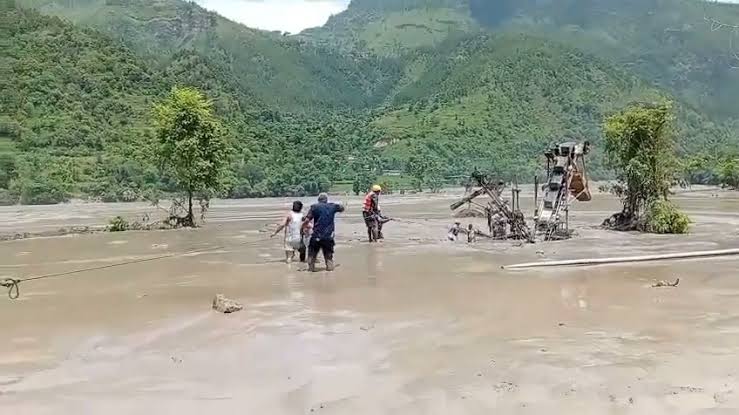 बाढीले बगाएको बैंकको सेफ फोडेर पैसा निकाल्ने २९ जना पक्राउ, ९२ लाखभन्दा बढी बरामद