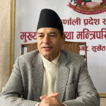 मुख्य बुँदा मुख्यमन्त्री मंगलबहादुर शाही नियुक्त भएको दुई साता बित्दा पनि मन्त्रिपरिषद् विस्तार भएन । मन्त्रालय भागबन्डामा एमाले र नेपाली कम्युनिस्ट पार्टीबीच सहमति हुन सकेको छैन । एमालेले चार मन्त्रालयमा दाबी गरेको छ । नेकपाले मुख्यमन्त्री बाहेक तीन–तीन मन्त्रालय बाँडफाँटको प्रस्ताव गरेको छ । सरकार विस्तारमा ढिलाइप्रति दुवै दलका नेताहरूमा असन्तुष्टि देखिएको छ । चालु आर्थिक वर्ष सुरु भएको एक महिना बितिसक्दा पनि मन्त्रिपरिषद् बैठक बस्न नसकेको एमालेको गुनासो । मुख्यमन्त्री शाहीले भने मन्त्री नियुक्त नभए पनि सरकारी काम नरोकिएको दाबी गरेका छन् ।