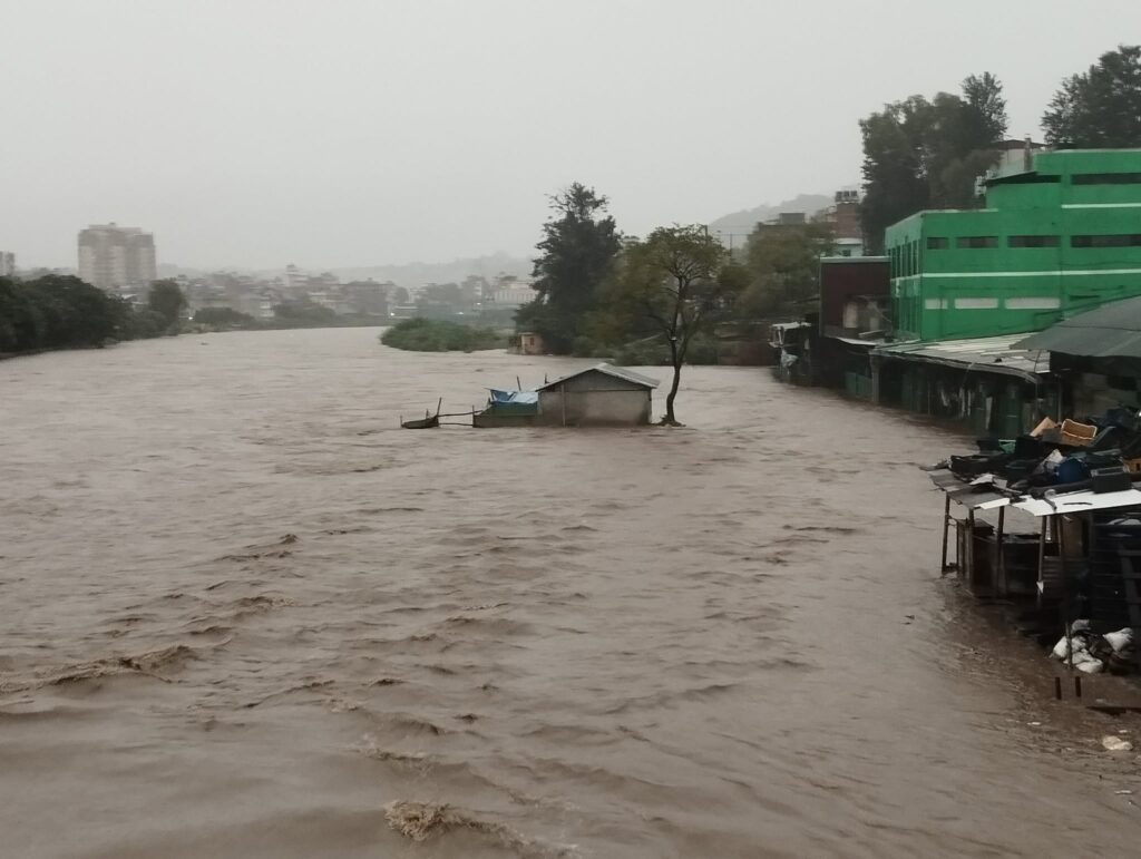 असोज ८ देखि १२ गतेसम्म बाढी–पहिरोको जोखिम, राति यात्रा नगर्न आग्रह