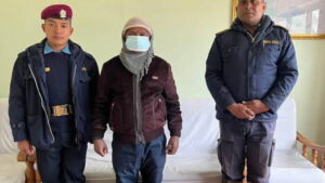 धनुषामा कपडाको पेटीमा लुकाएको १३ लाख ६५ हजार रुपैयाँसहित भारतीय नागरिक पक्राउ image