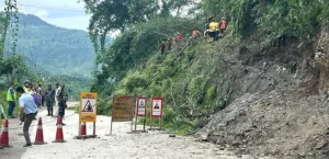 कृष्णभीरमा खोलिएको अस्थायी ट्र्याक फराकिलो बनाइँदै, भदौ मसान्तसम्म गाडी चलाउने लक्ष्य image