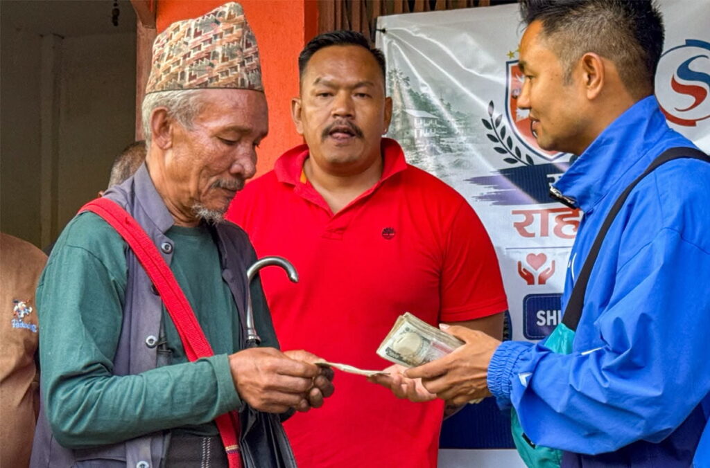 जन्मभूमिको पीडाले जापानबाट नेपाल तान्यो डंगोललाई, १५० बाढीपीडित परिवारलाई नगद राहत