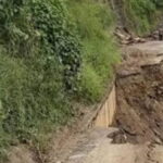 परेवाभिरमा १२ घण्टा सडक बन्द, क्षतिग्रस्त सडक मर्मत हुँदै