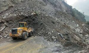 भारी वर्षाले देशभरका ११ राजमार्ग अवरुद्ध, विभिन्न ठाउँमा पहिरो image