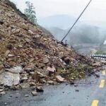 बाढी-पहिरोले देशभर सडक सञ्जाल प्रभावित, दर्जनौँ राजमार्गमा यातायात बन्द