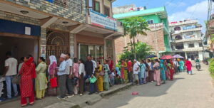 सीमापारि किनमेल घट्दा नेपालगञ्जका पसलमा बढ्यो चहलपहल image