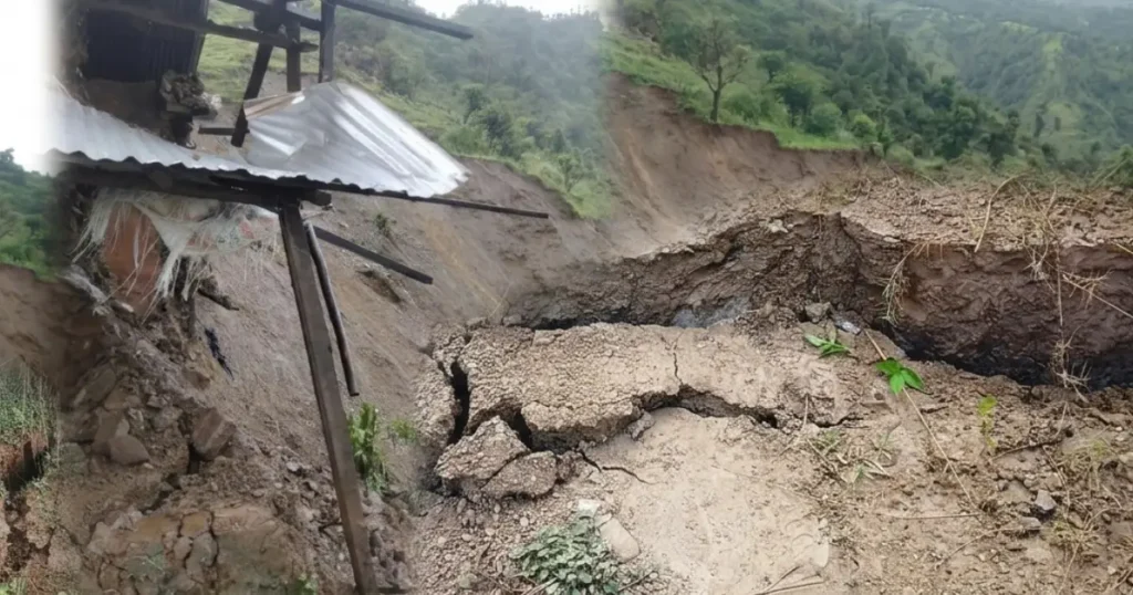 बाढीले घर डुबायो, आनन्दबगरवासीलाई थातथलो छाड्ने चिन्ता