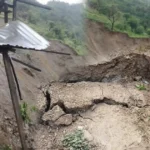 कालीगण्डकीको बाढीले घर डुबाएपछि आनन्दबगरवासीलाई थातथलो छाड्ने चिन्ता